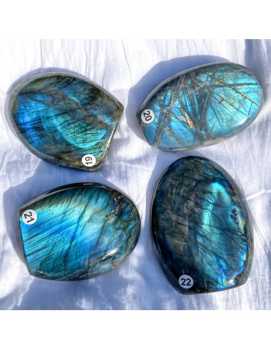 Bloc de Labradorite (pierre de protection) brillant des détails fins